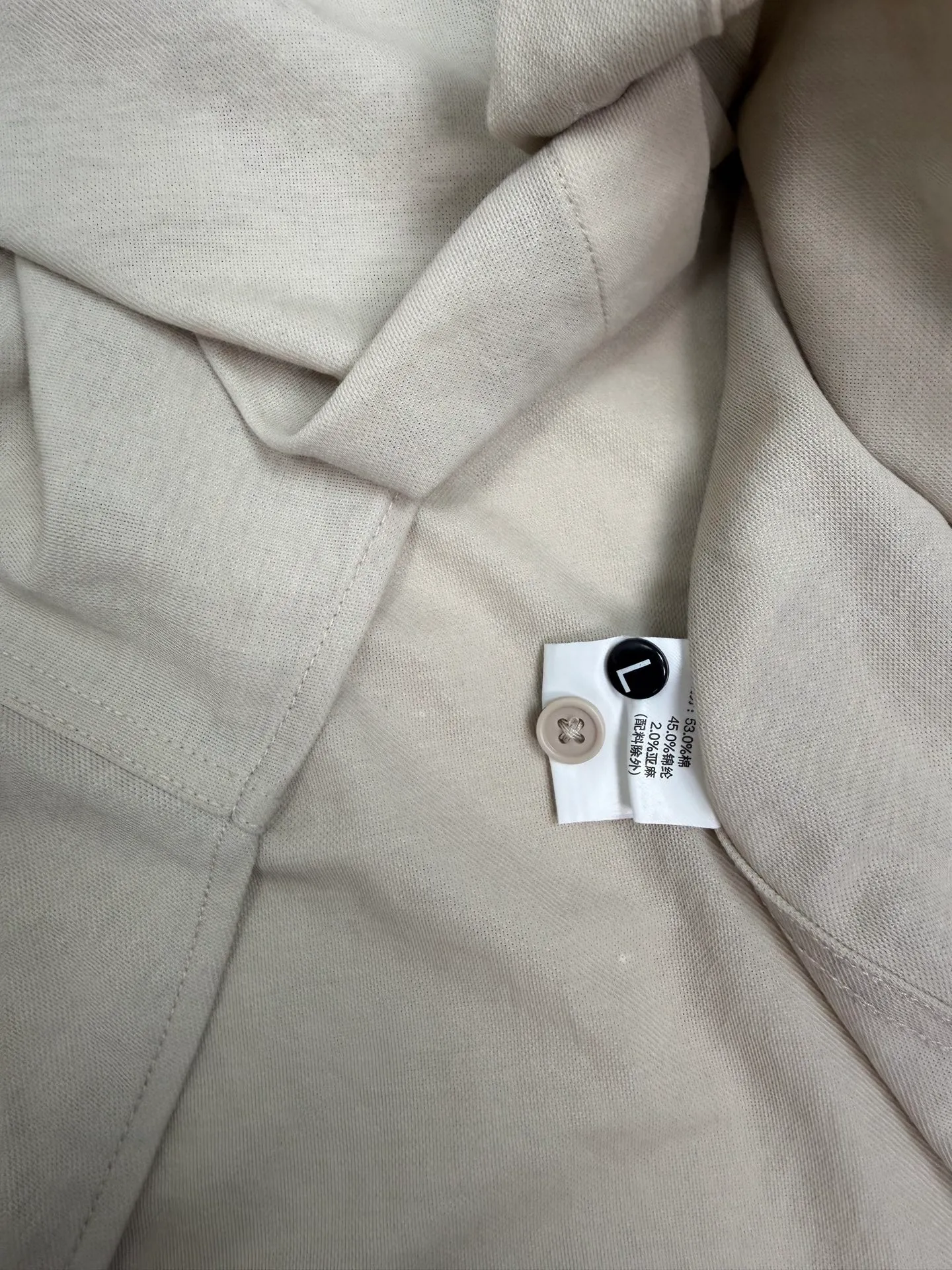 Loro Piana 2026 New Arrival Solid Color Linen Couple Style Lapel Shirt High Version High Version The fabric is made of linen, cotton, nylon composite materials, the whole body is solid color, simple and loose fit, and the leather letter logo embroidery design on the back neck is fashionable and personalized. Super Versatile and good-looking shirt. Very suitable for both men and women. A must-have for everyone. Packaging Tag Collar Label Washed Wheat Complete 👍 Colors: Navy Blue, Gray, Khaki, White Sizes:M-4XL